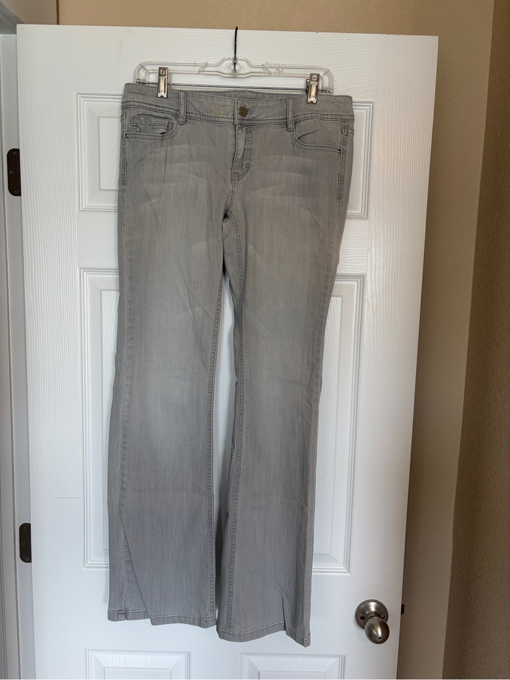 White House Black Market Bootcut Jeans 6R Sparkly Embroidered Bling W13